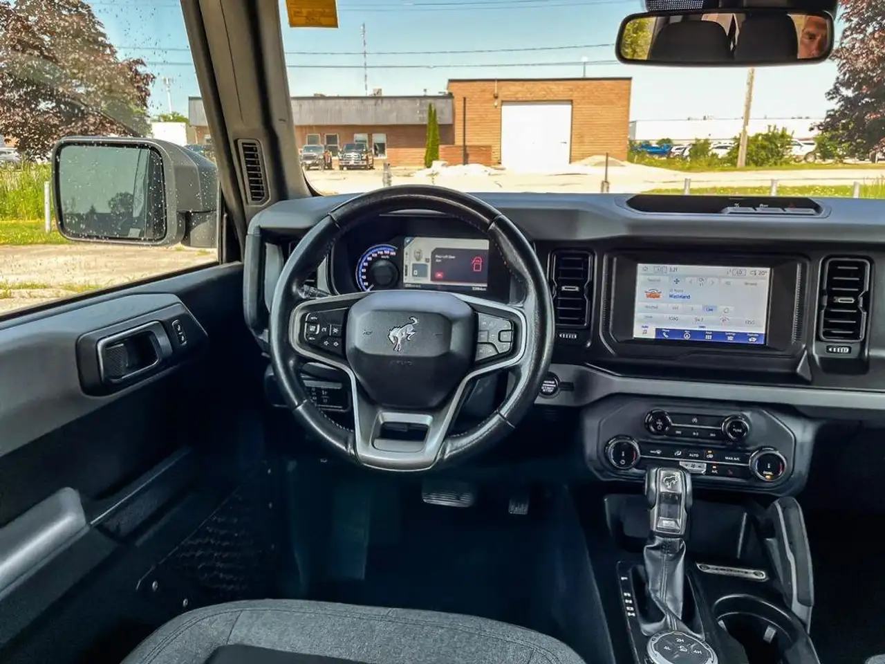 Ford Bronco - Image 9