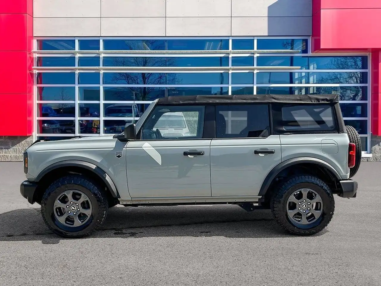 Ford Bronco - Image 2