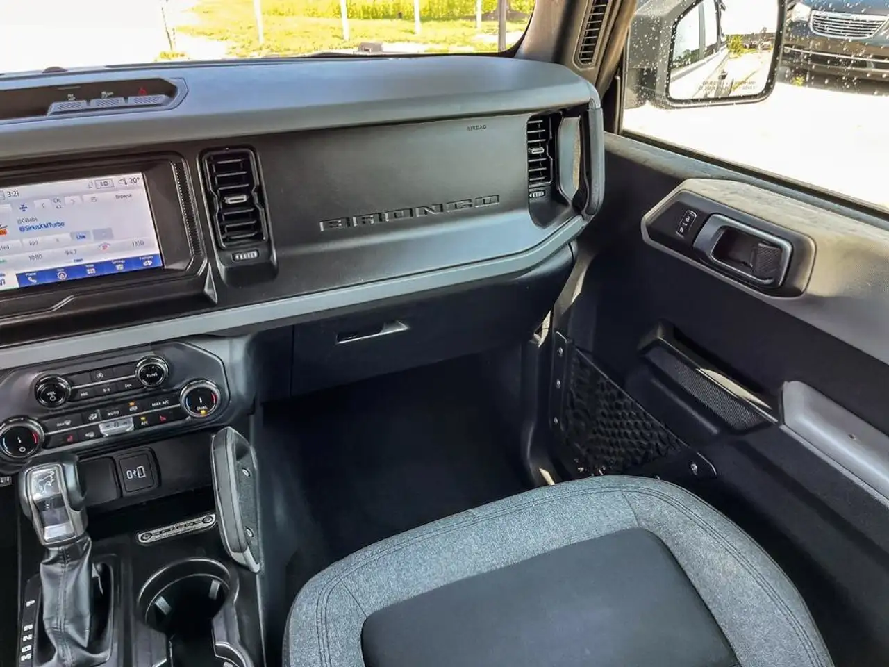 Ford Bronco - Image 11