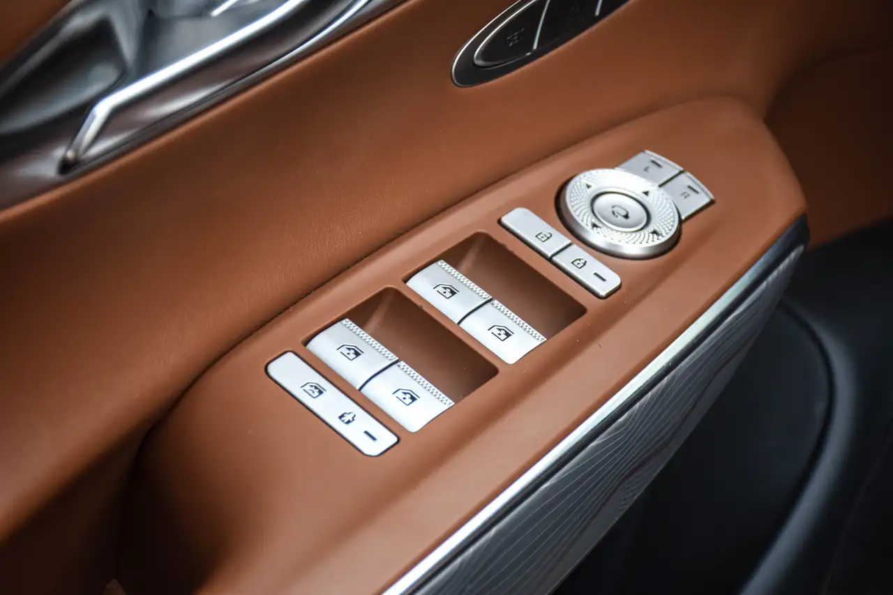 Genesis GV70 - Image 15
