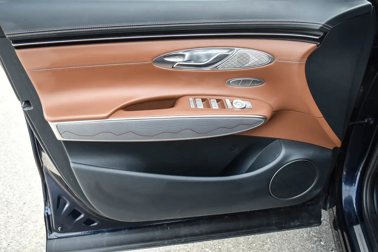 Genesis GV70 - Image 14