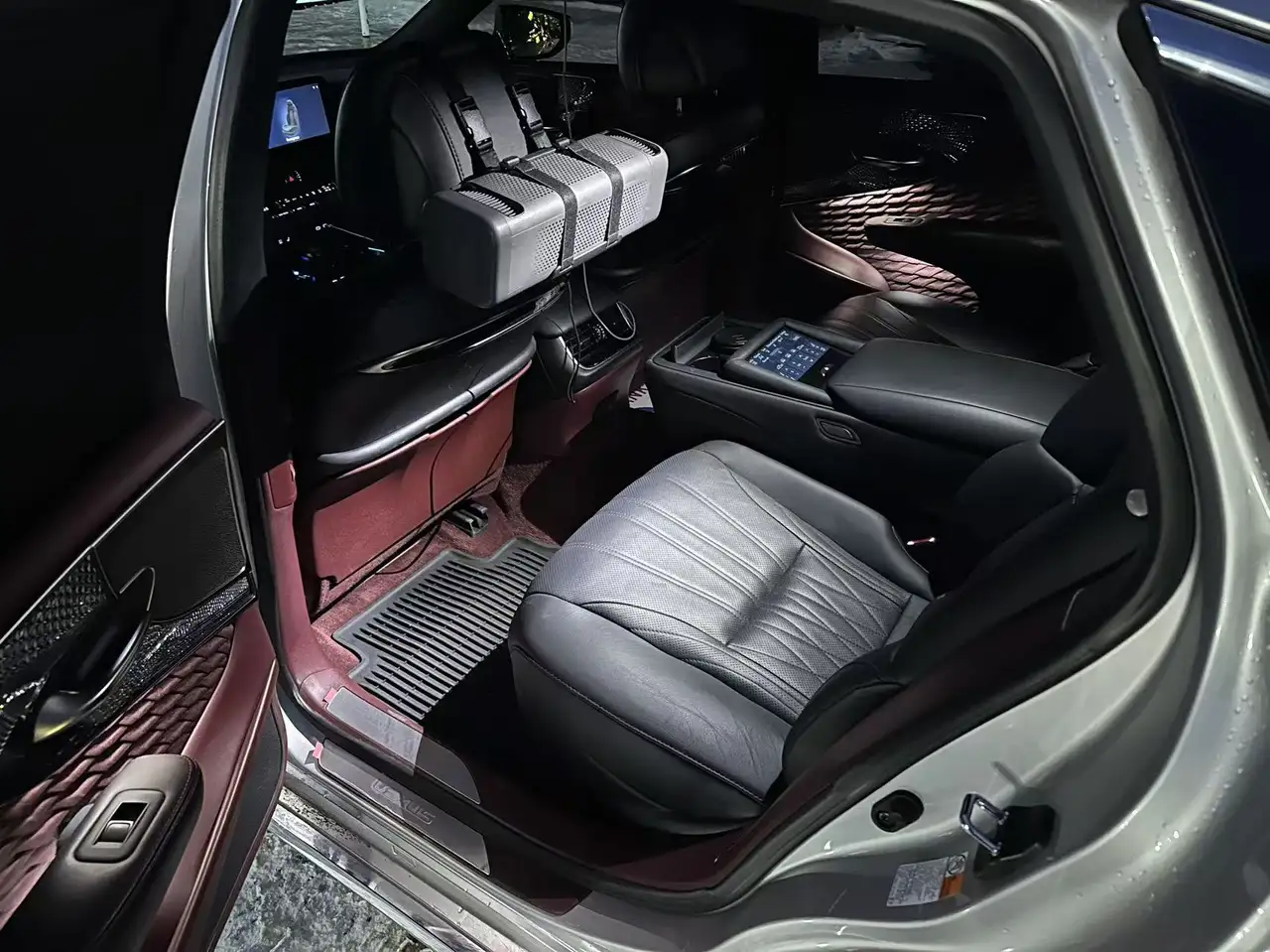 Lexus LS - Image 14