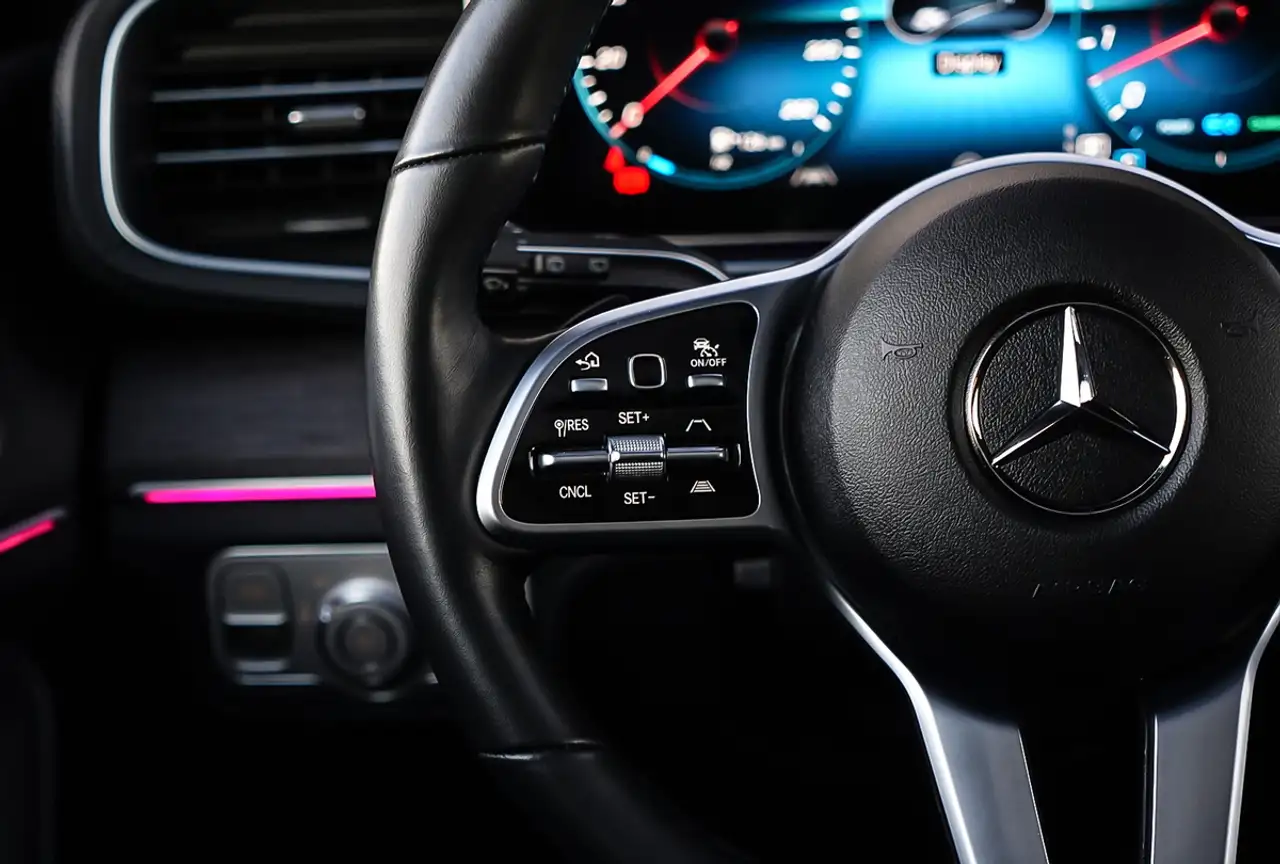 Mercedes-Benz GLE - Image 21