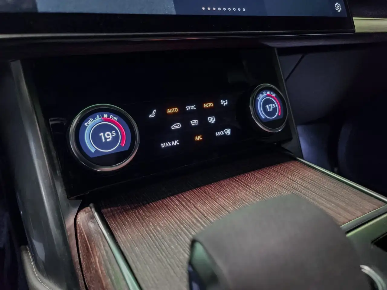 Land Rover Range Rover - Image 19