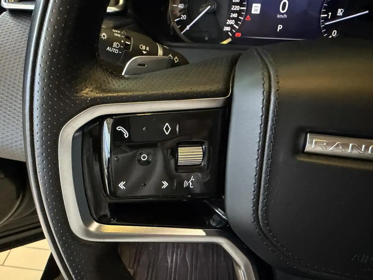 Land Rover Range Rover Velar - Image 15