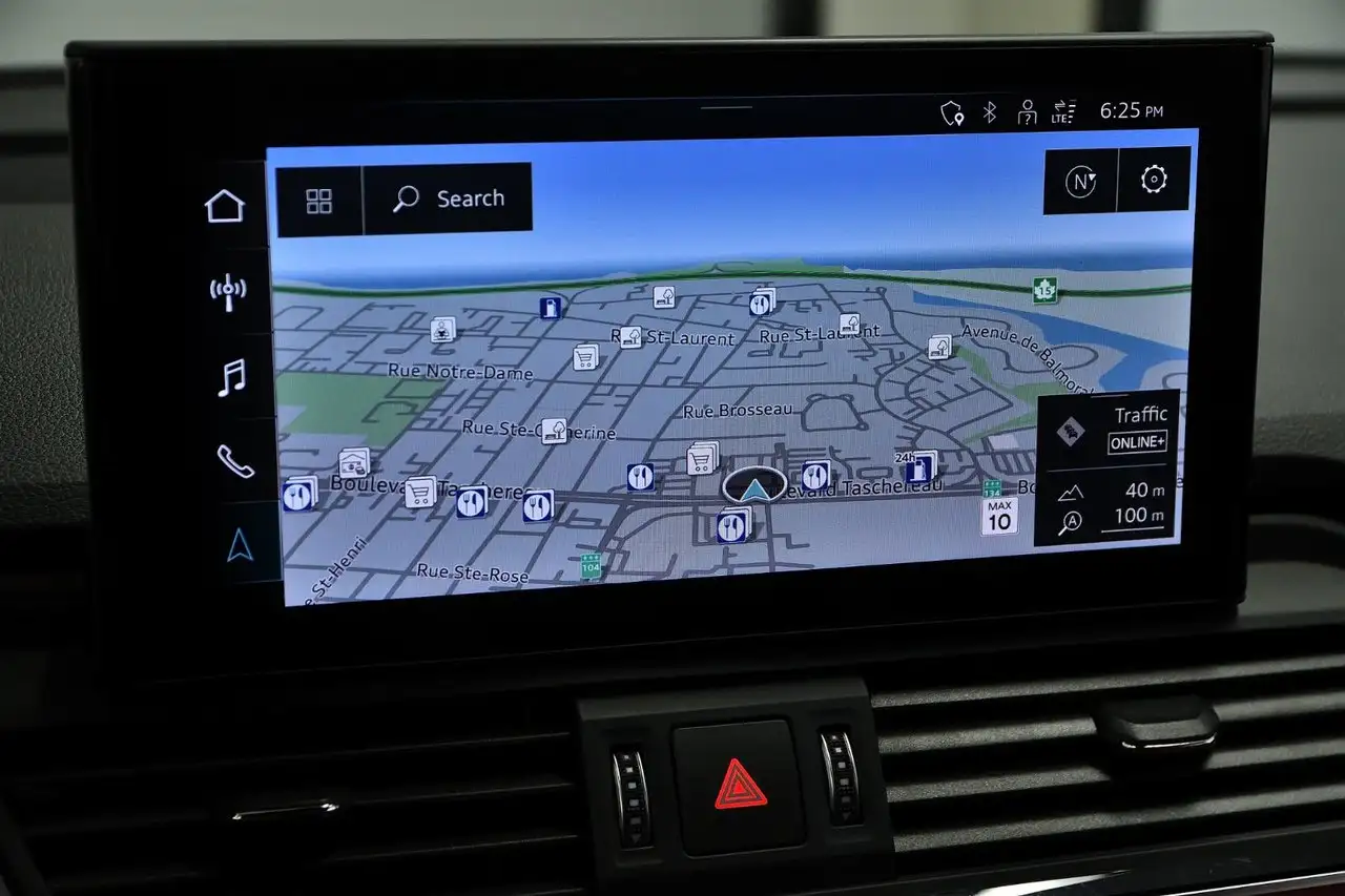 Audi SQ5 - Image 25