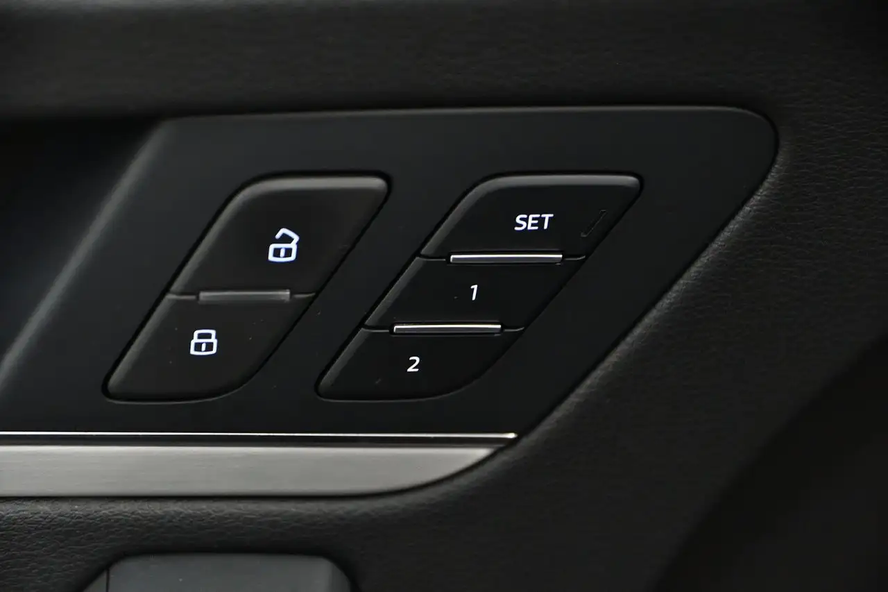Audi SQ5 - Image 16