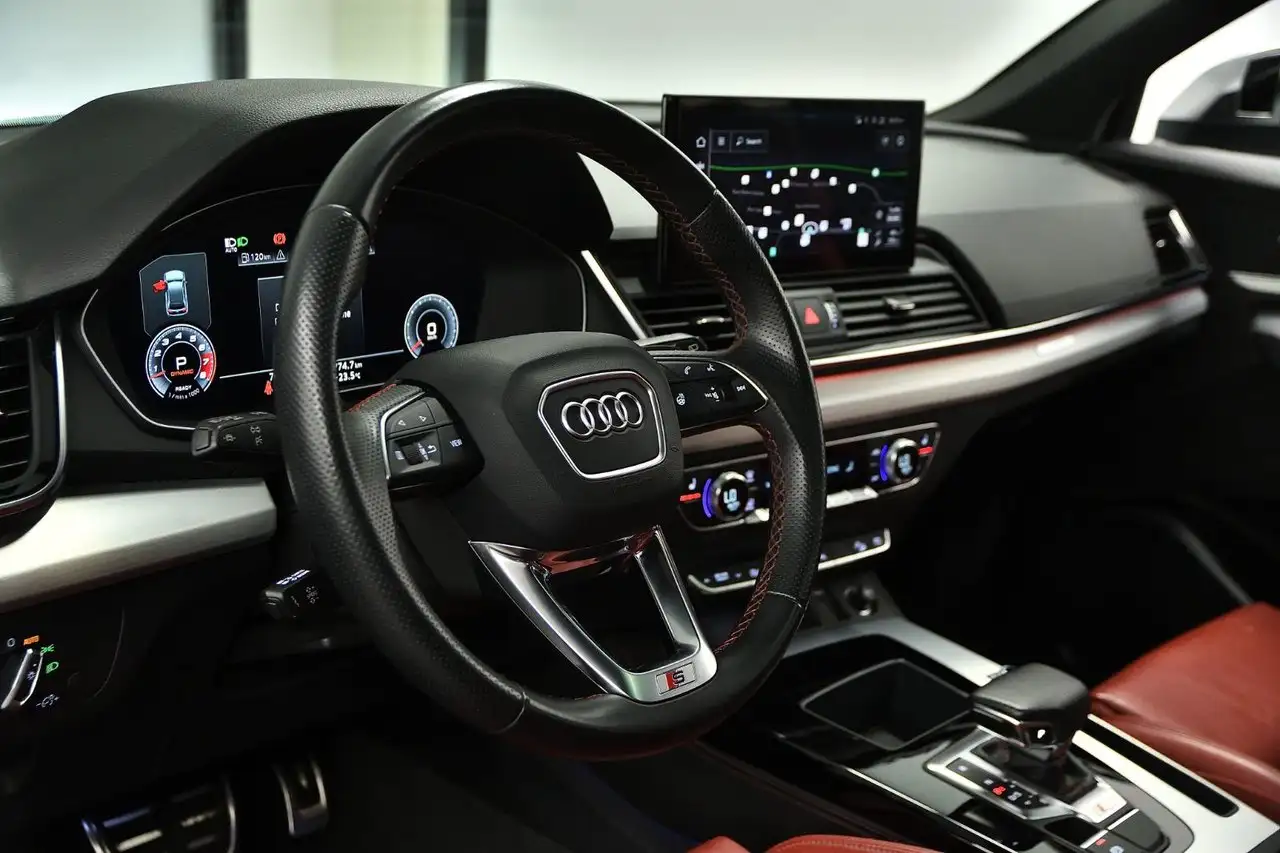 Audi SQ5 - Image 12