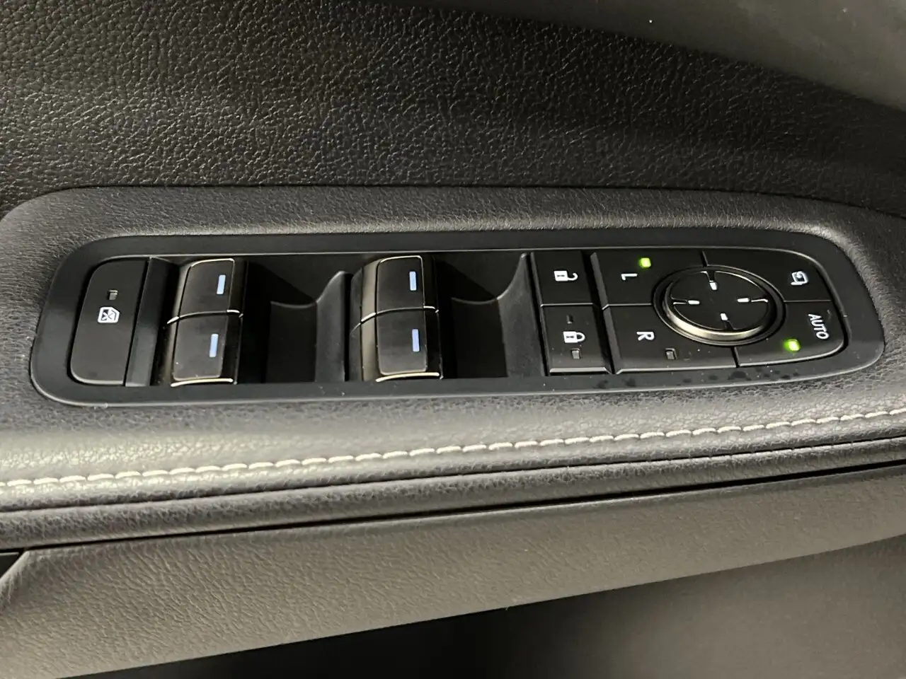 Lexus RX - Image 13