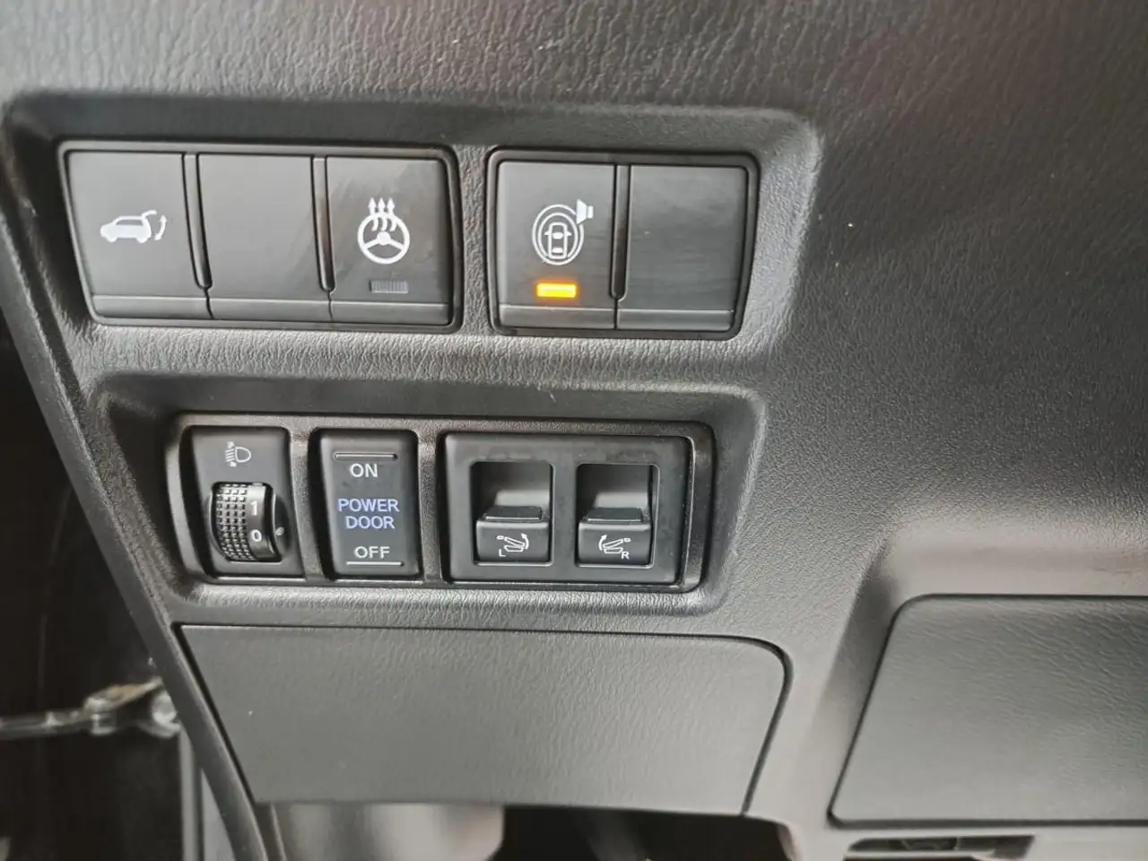Infiniti QX80 - Image 25