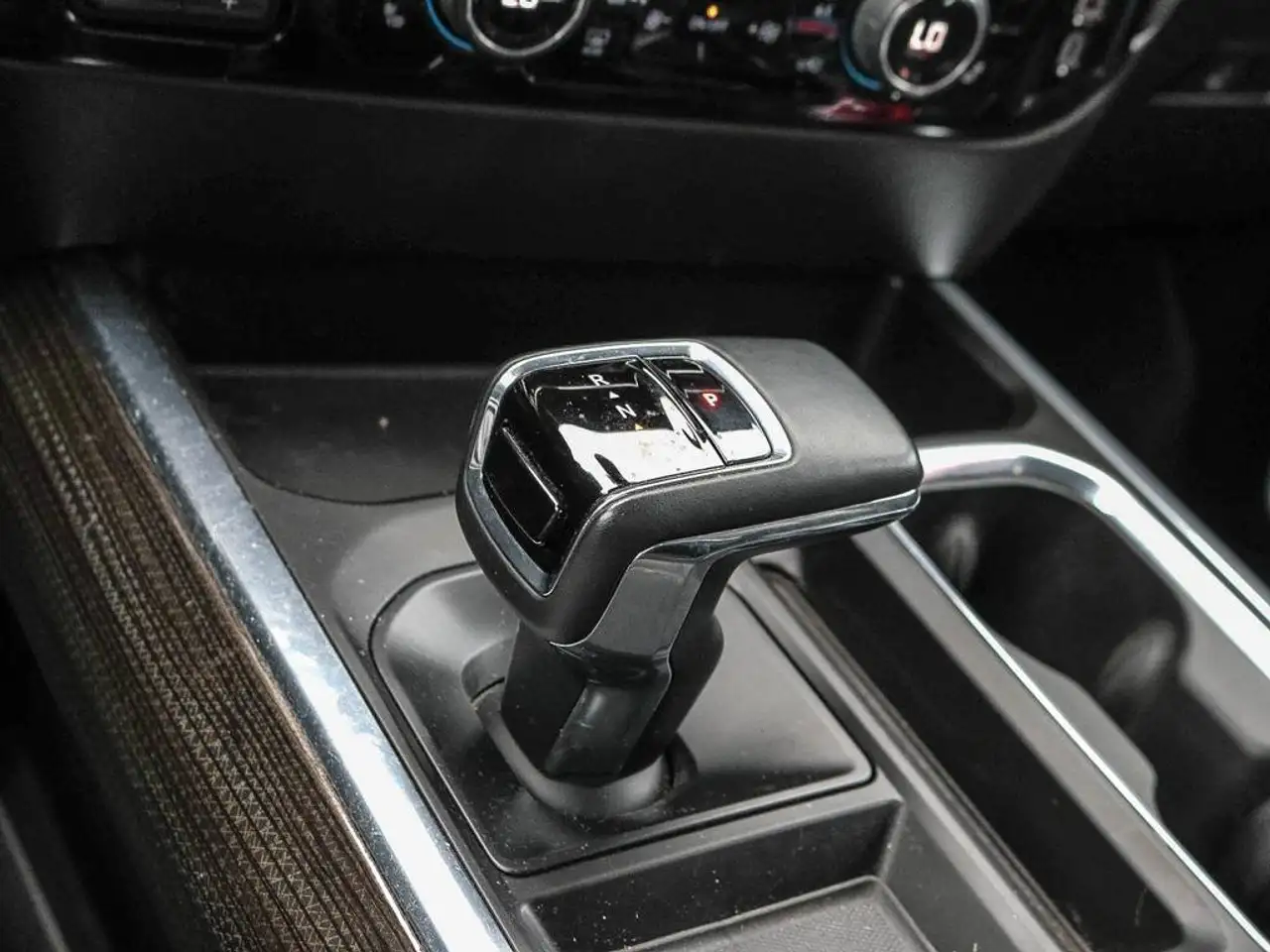 Chevrolet Silverado 1500 - Image 21