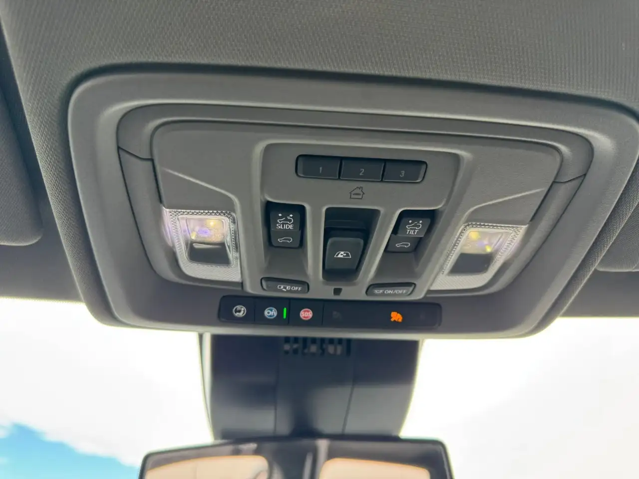 Chevrolet Silverado 1500 - Image 22