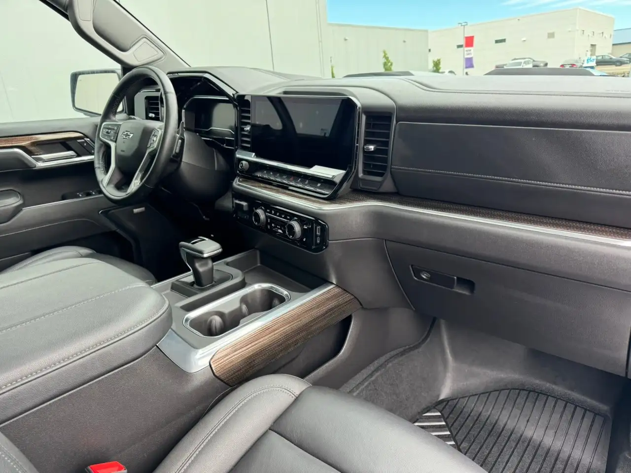 Chevrolet Silverado 1500 - Image 13