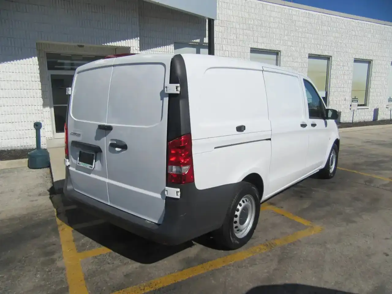 Mercedes-Benz Metris Cargo Van - Image 8