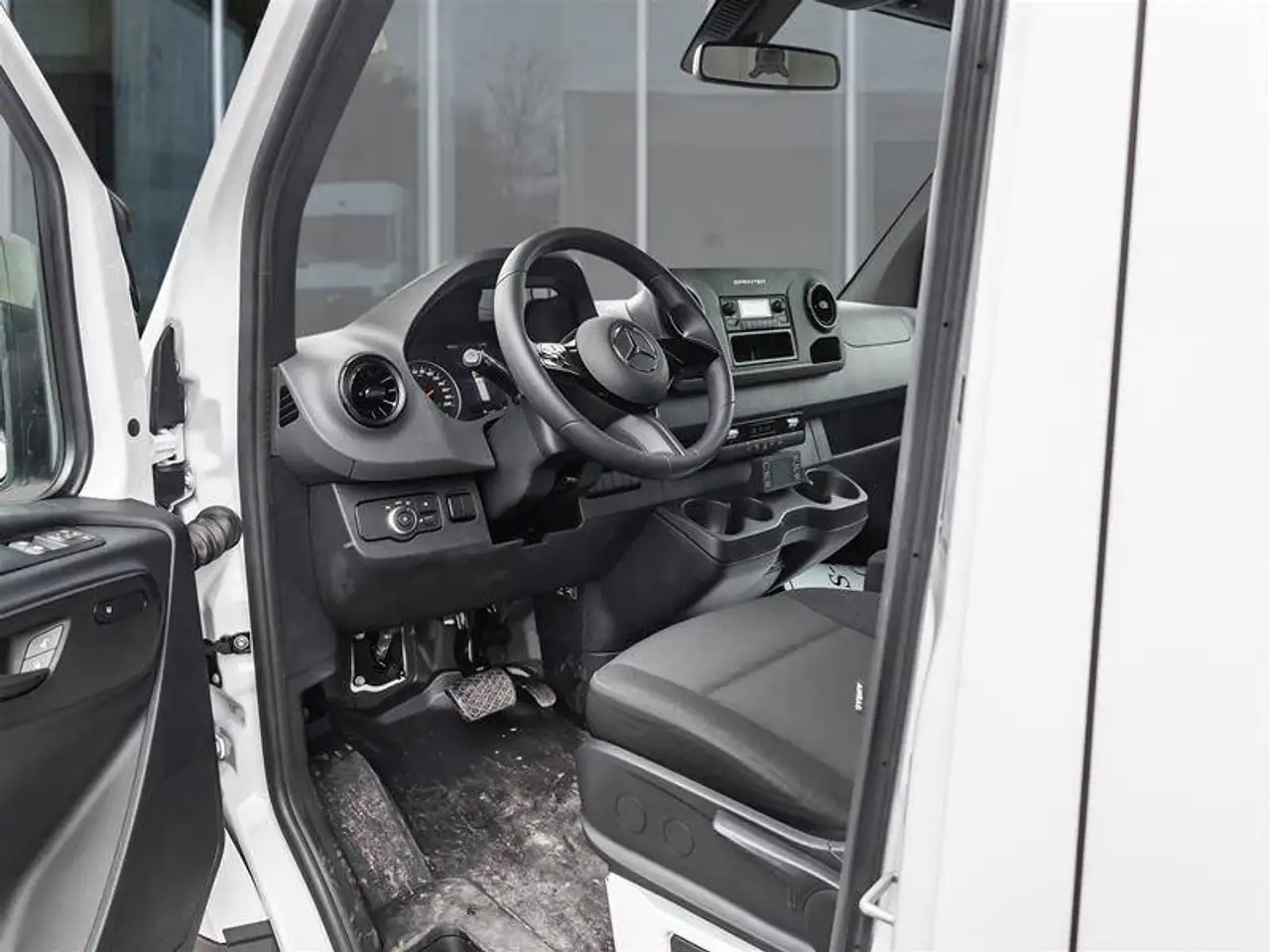 Mercedes-Benz Sprinter 2500 - Image 8