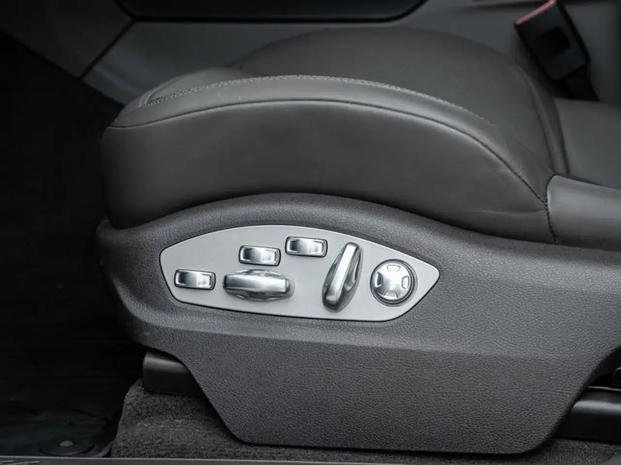 Porsche Macan - Image 24