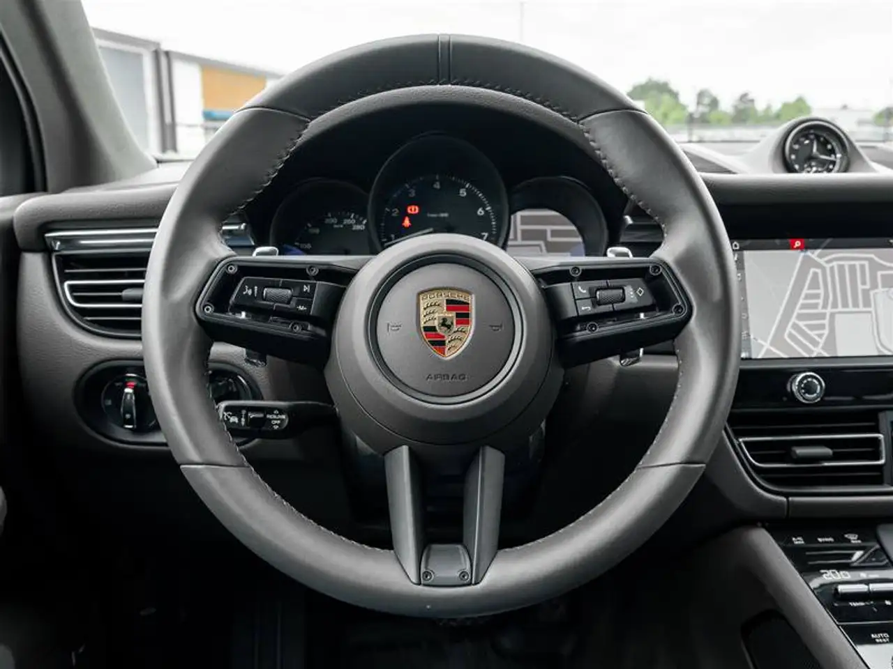 Porsche Macan - Image 18