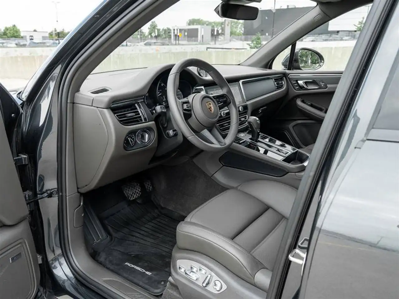 Porsche Macan - Image 16