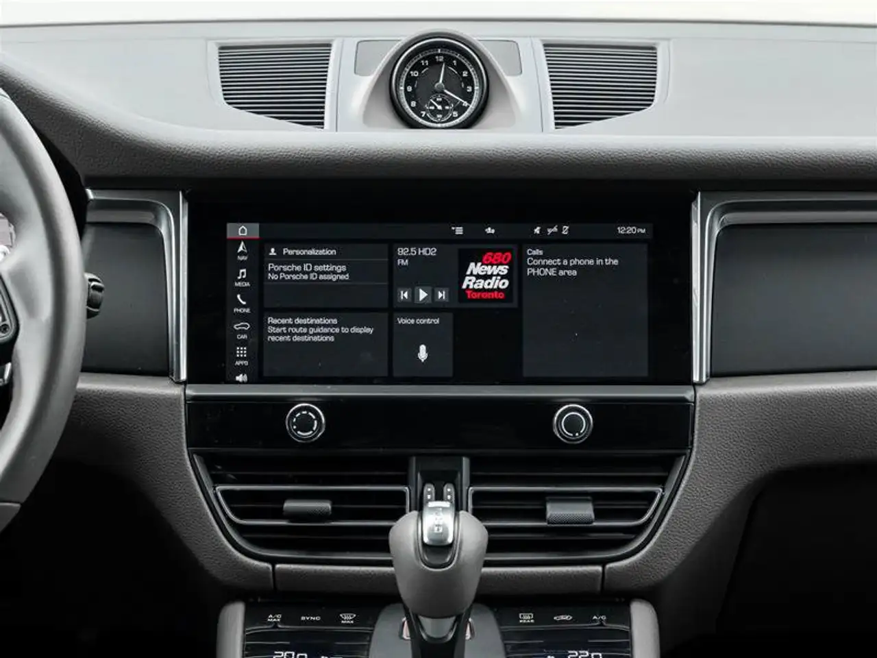 Porsche Macan - Image 31