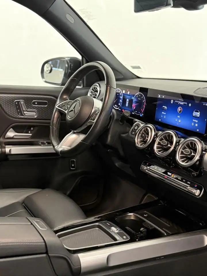 Mercedes-Benz GLB - Image 27