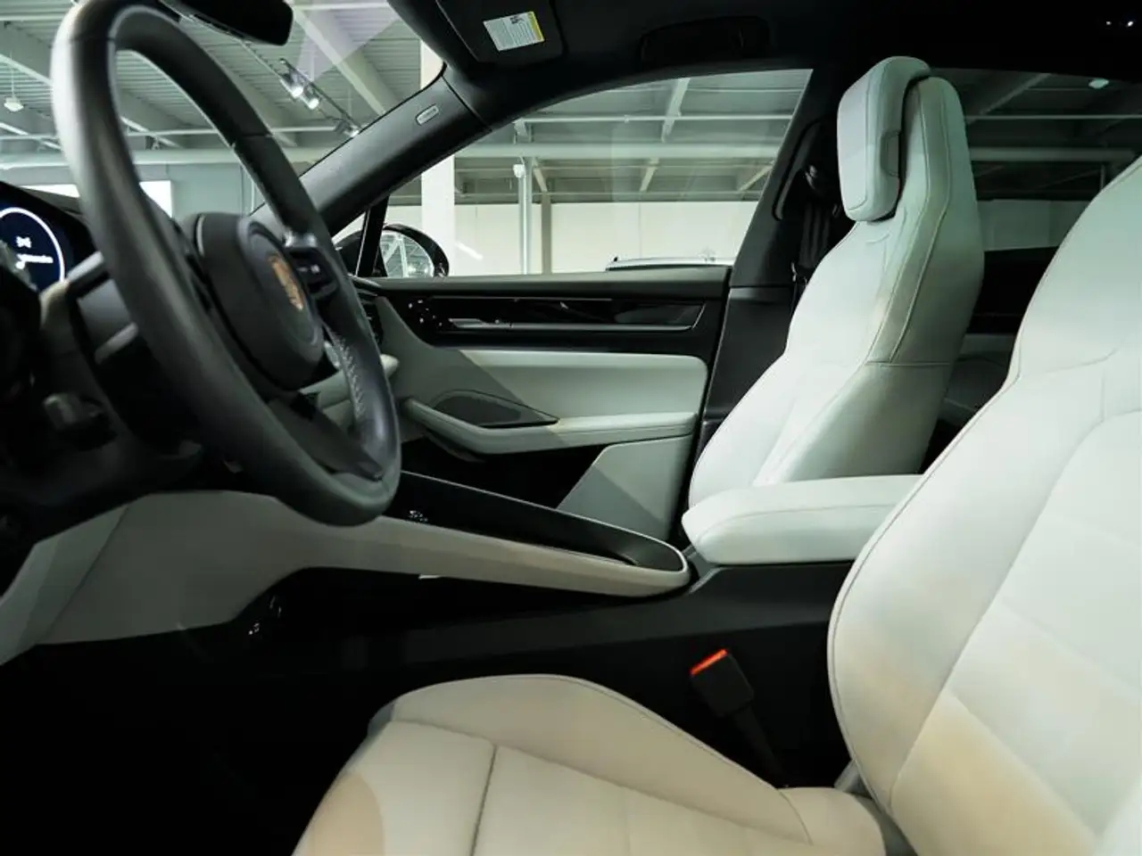 Porsche Macan - Image 19