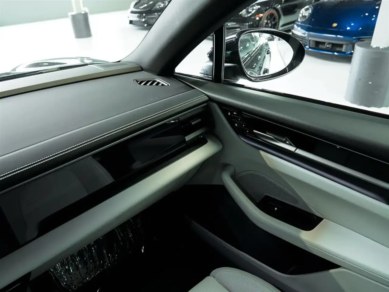 Porsche Macan - Image 34
