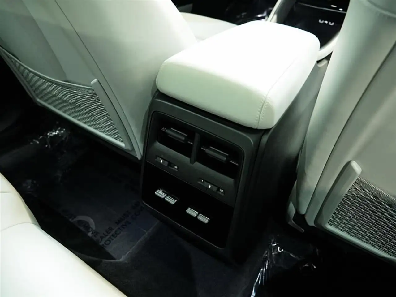 Porsche Macan - Image 33