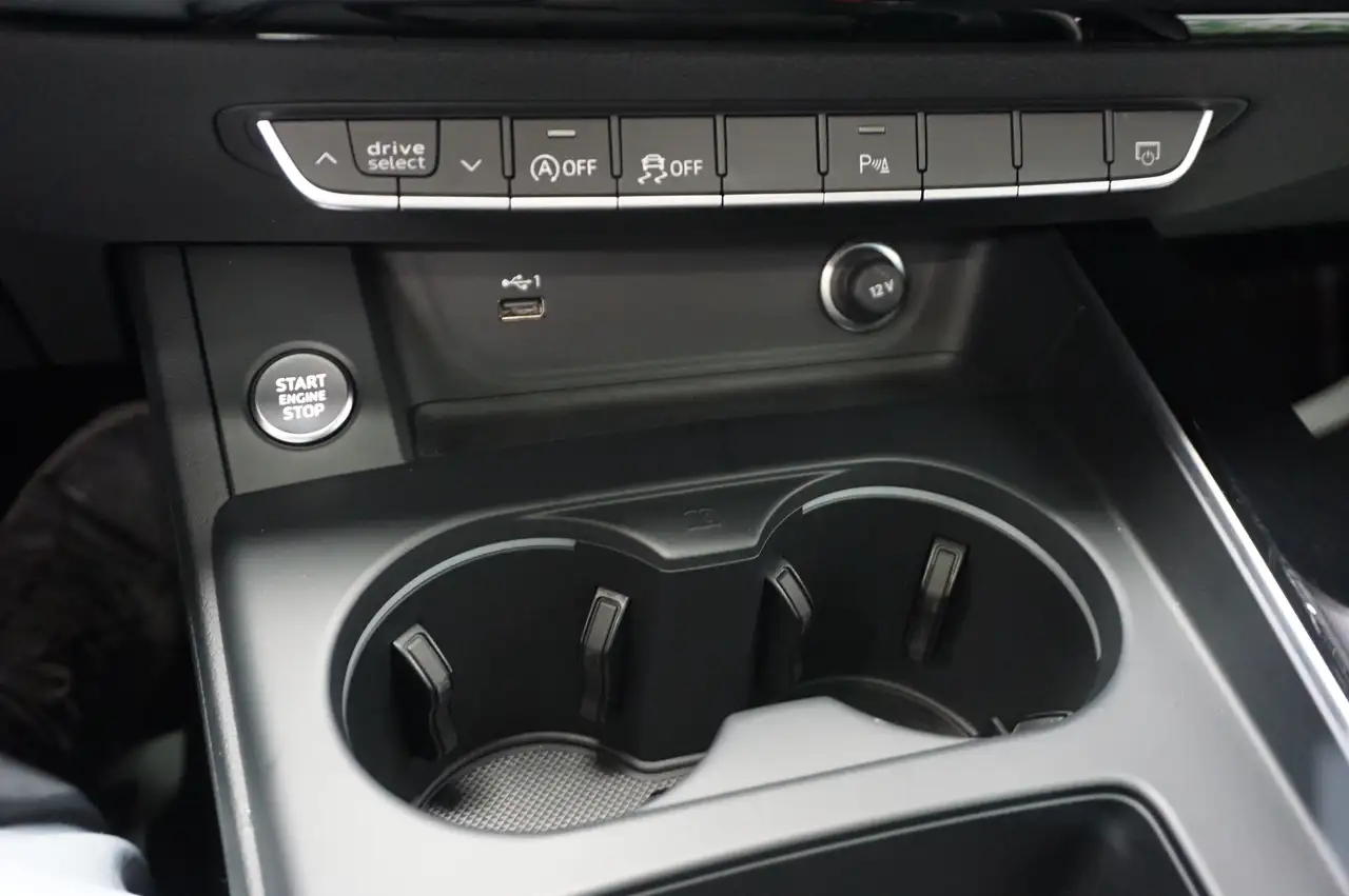 Audi A4 - Image 32