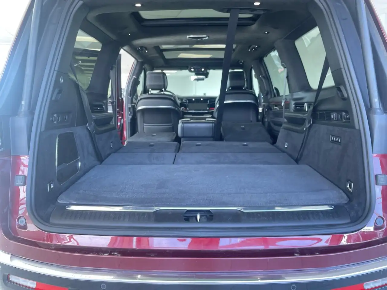Jeep Grand Wagoneer - Image 44