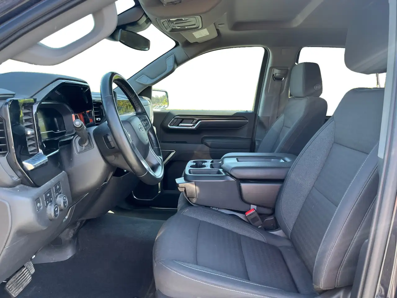 Chevrolet Silverado 1500 - Image 9