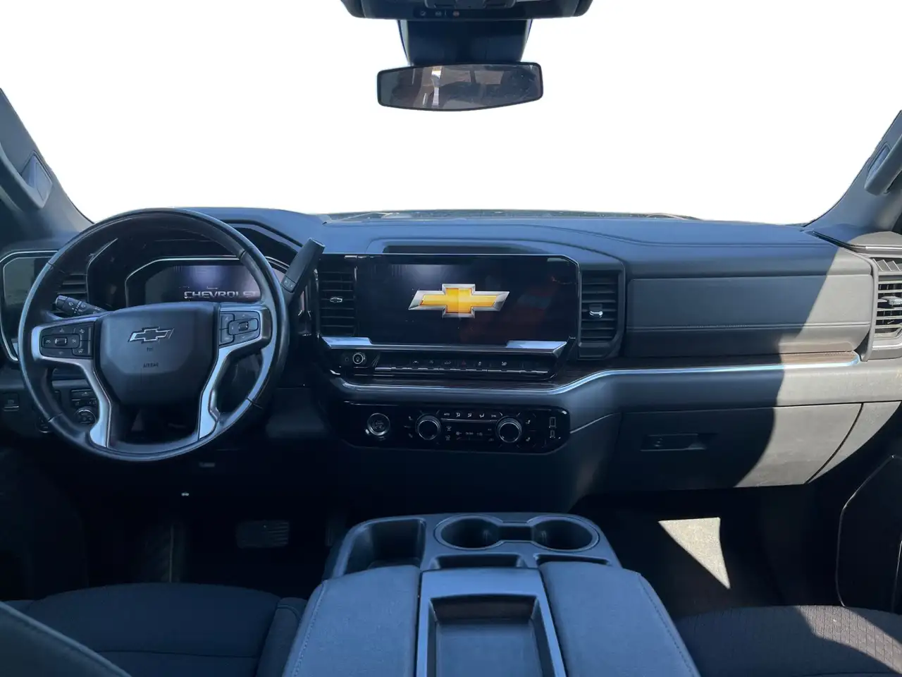 Chevrolet Silverado 1500 - Image 10
