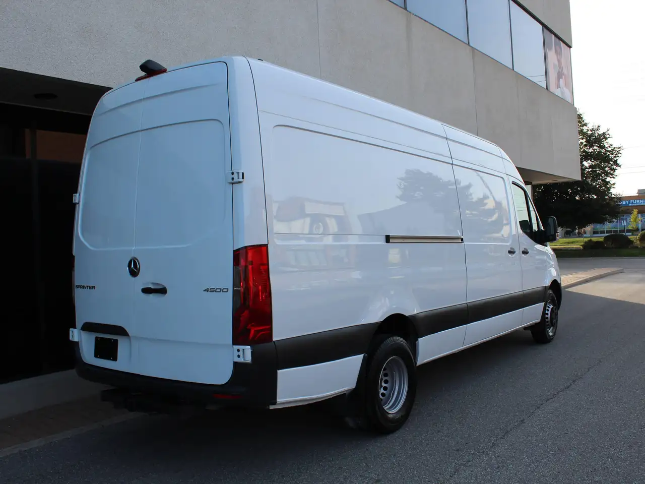 Mercedes-Benz Sprinter - Image 20