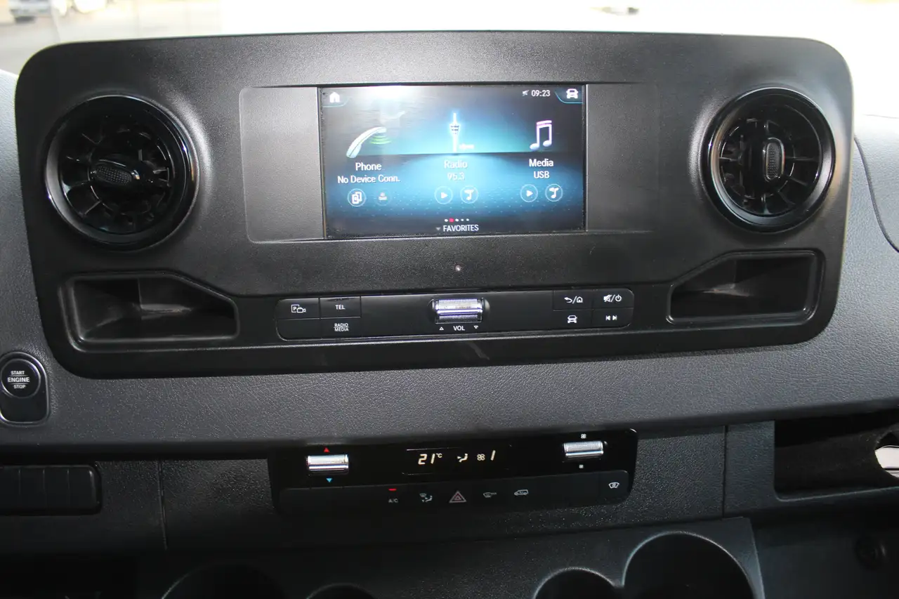 Mercedes-Benz Sprinter - Image 10