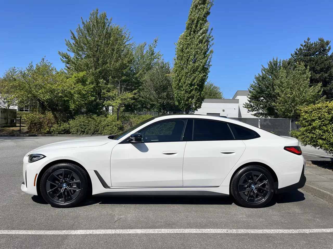 BMW i4 - Image 4
