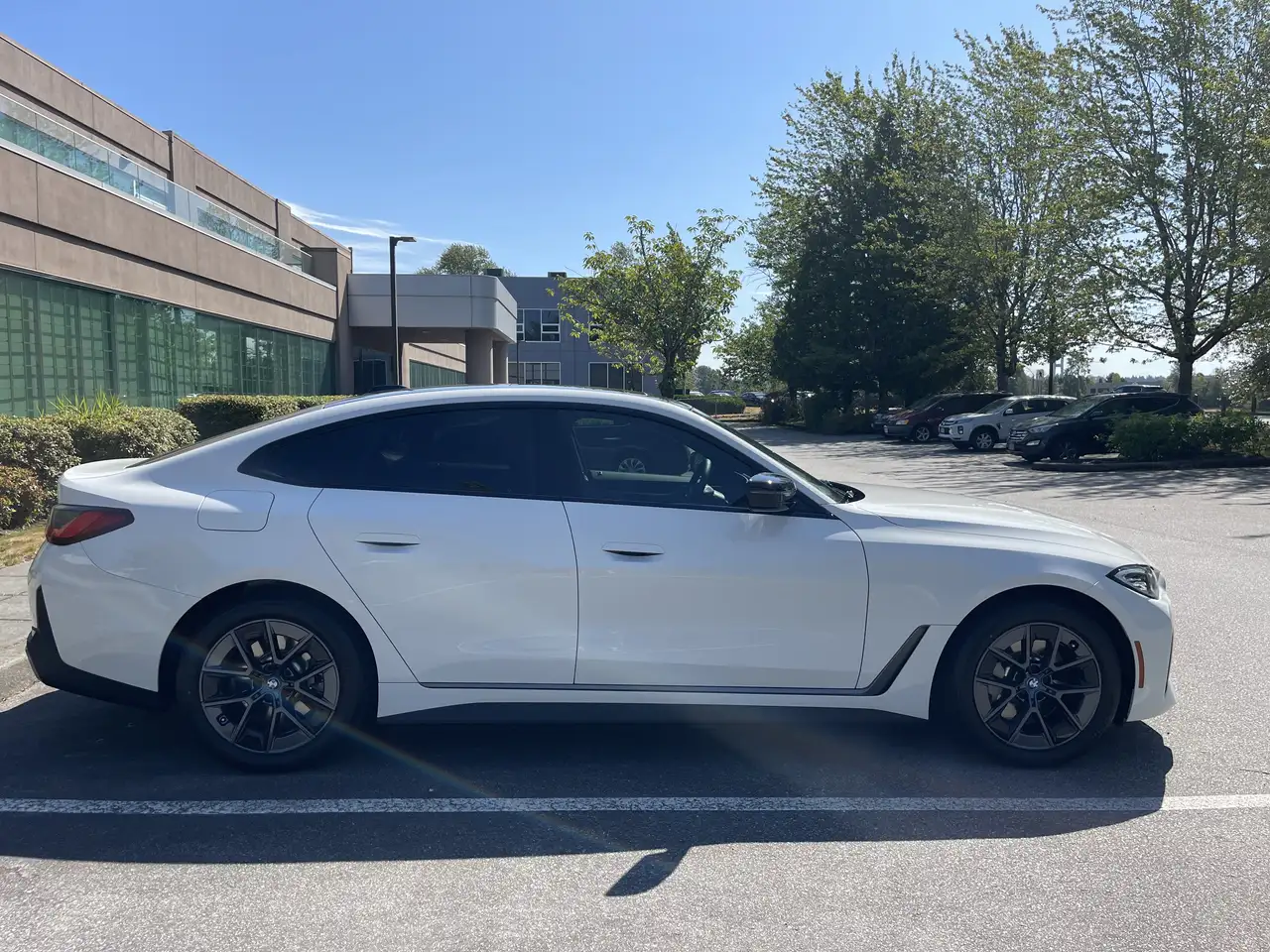 BMW i4 - Image 7