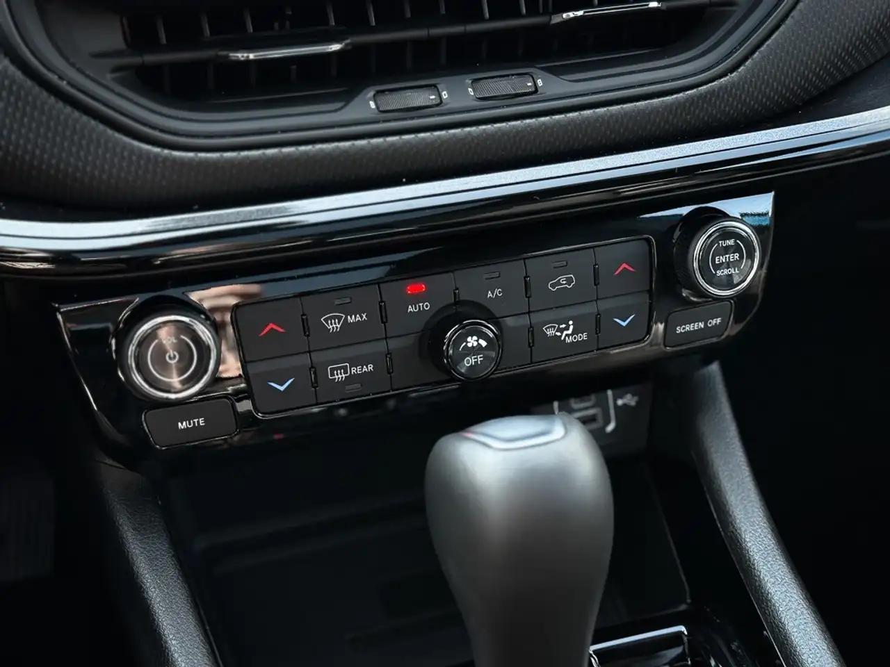 Jeep Compass - Image 23