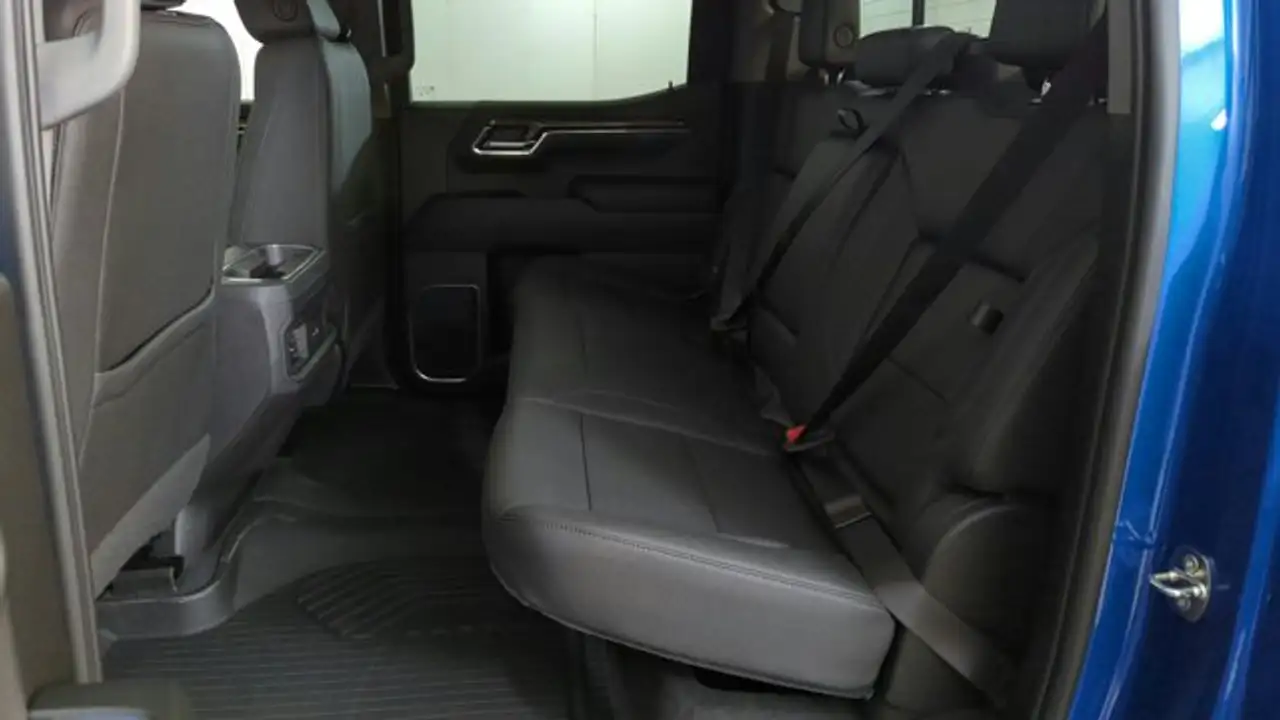 Chevrolet Silverado 1500 - Image 20