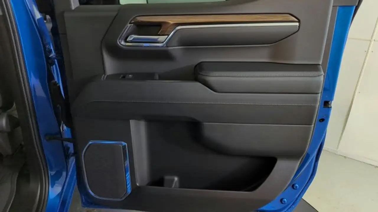 Chevrolet Silverado 1500 - Image 13