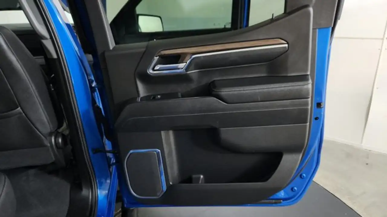 Chevrolet Silverado 1500 - Image 31