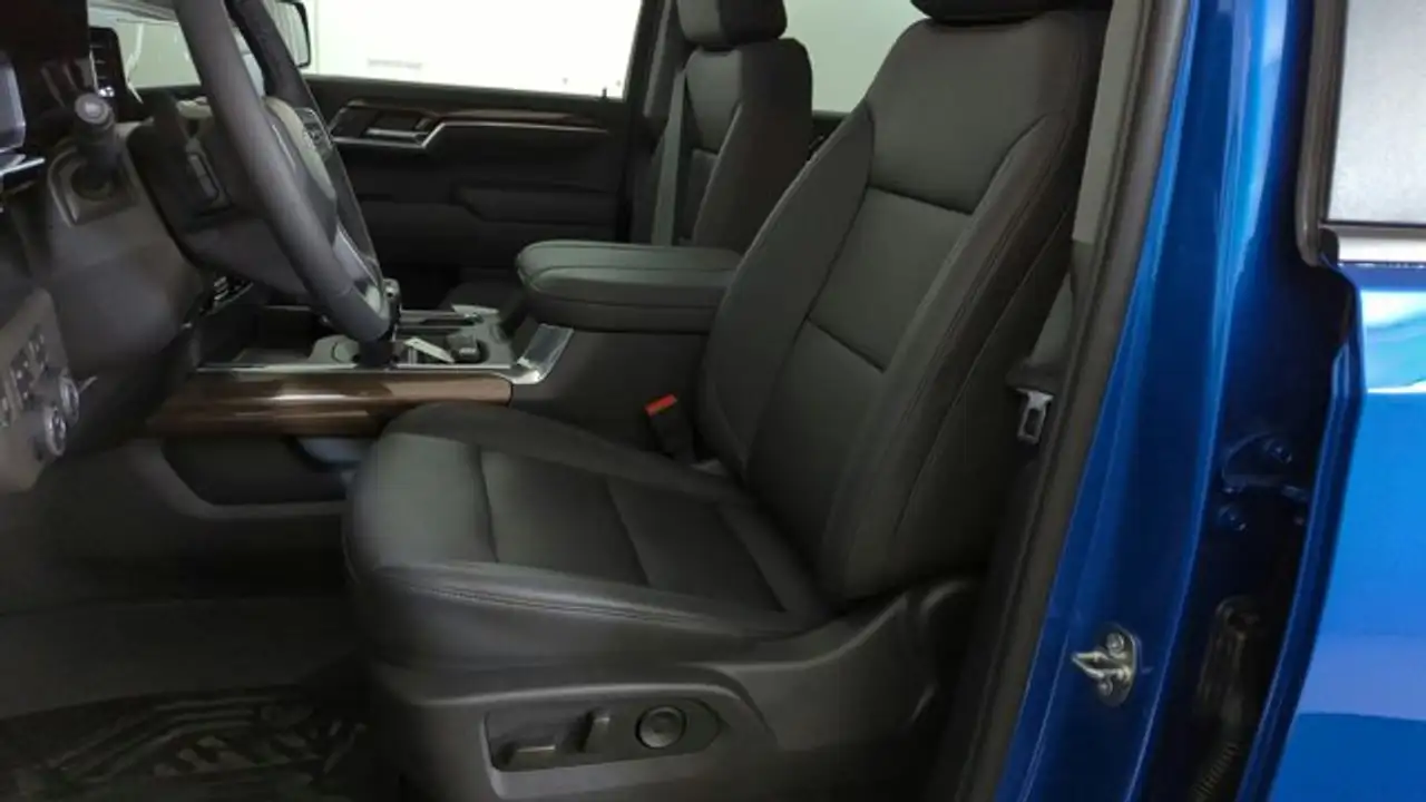 Chevrolet Silverado 1500 - Image 19