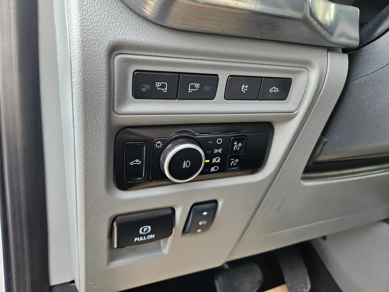Ford F-150 - Image 13