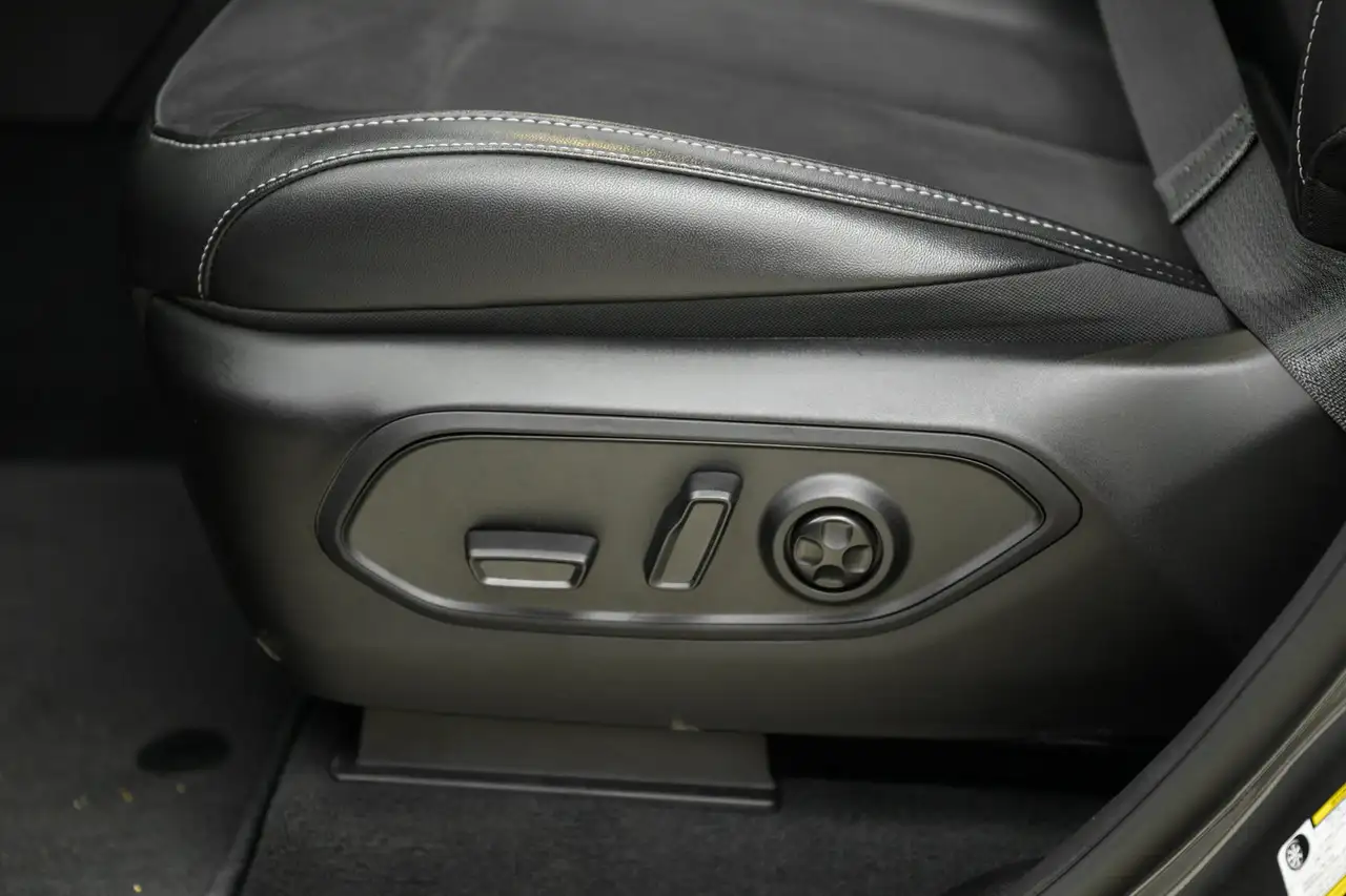 Jeep Grand Cherokee - Image 12