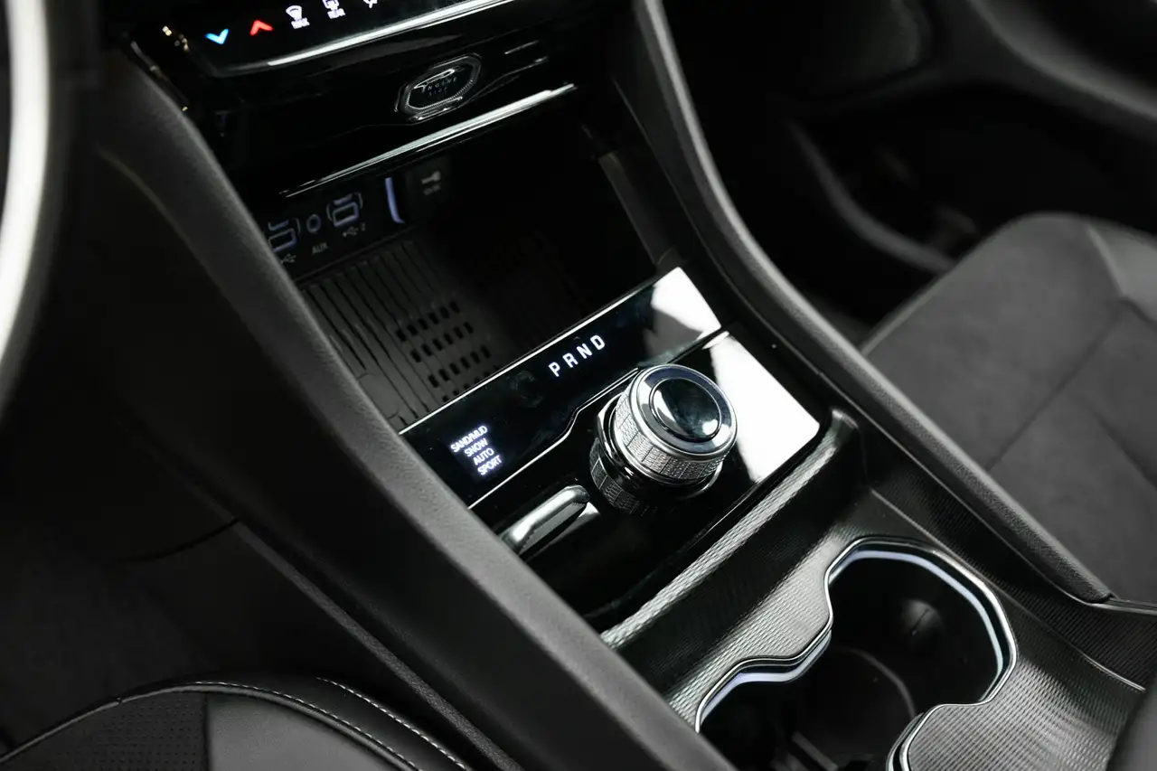 Jeep Grand Cherokee - Image 13
