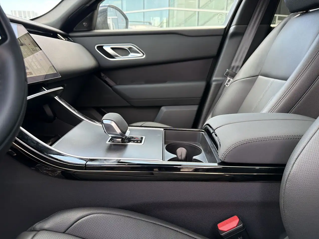 Land Rover Range Rover Velar - Image 17