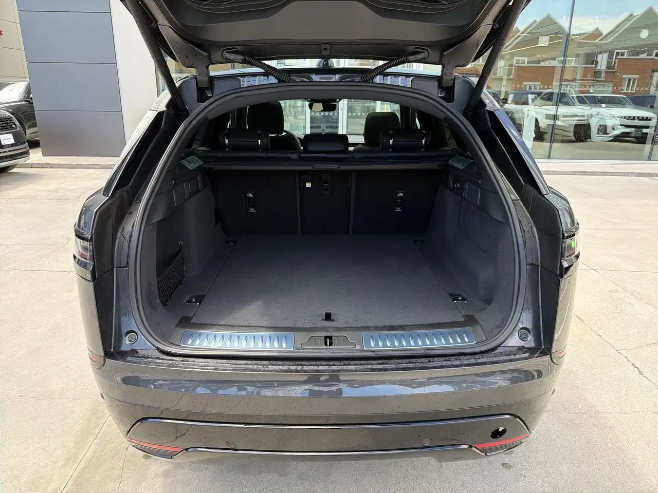 Land Rover Range Rover Velar - Image 21