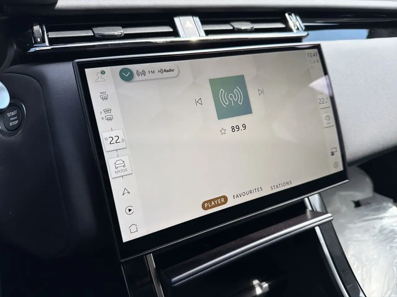 Land Rover Range Rover Velar - Image 13