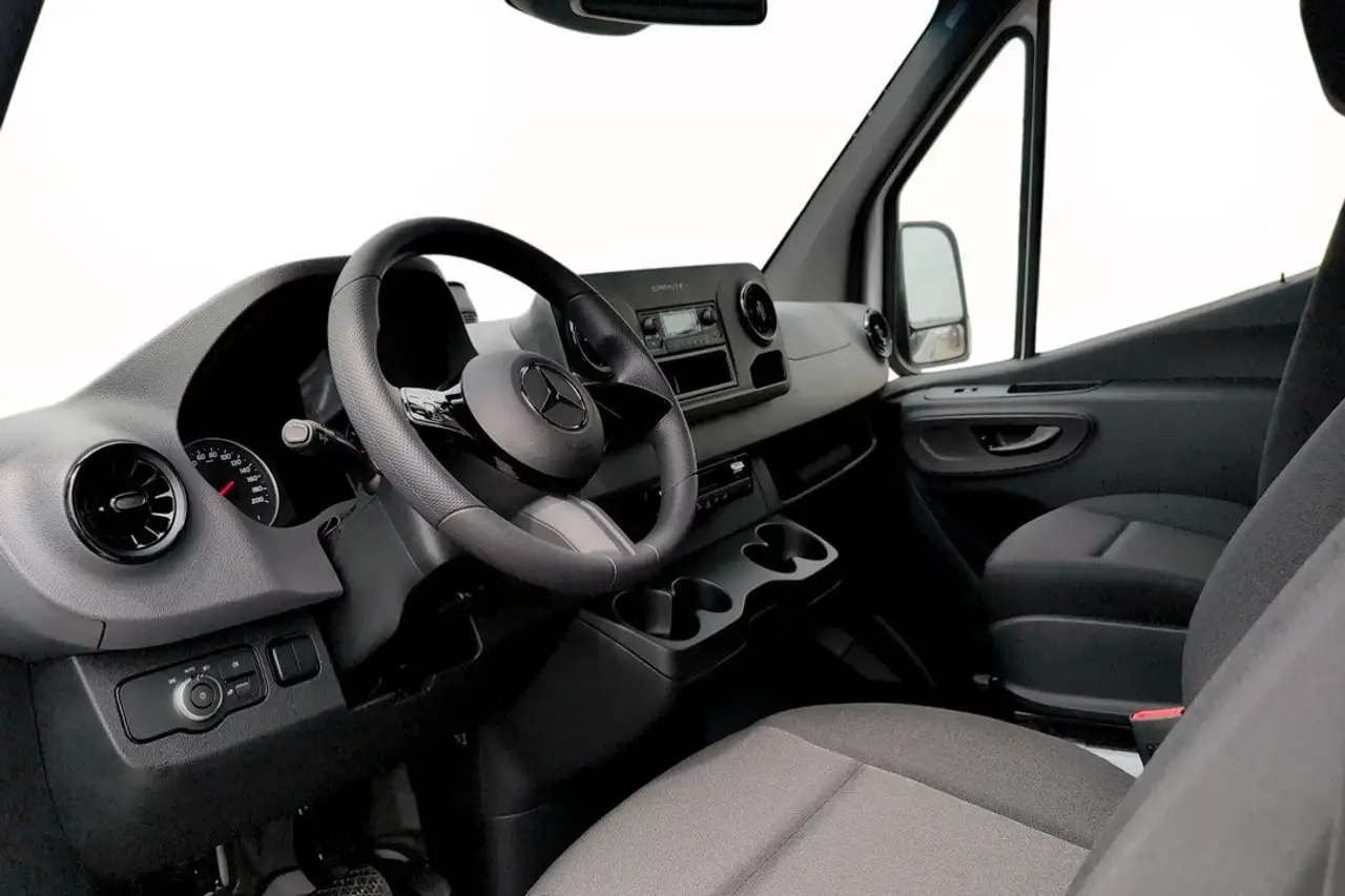 Mercedes-Benz Sprinter 2500 - Image 6