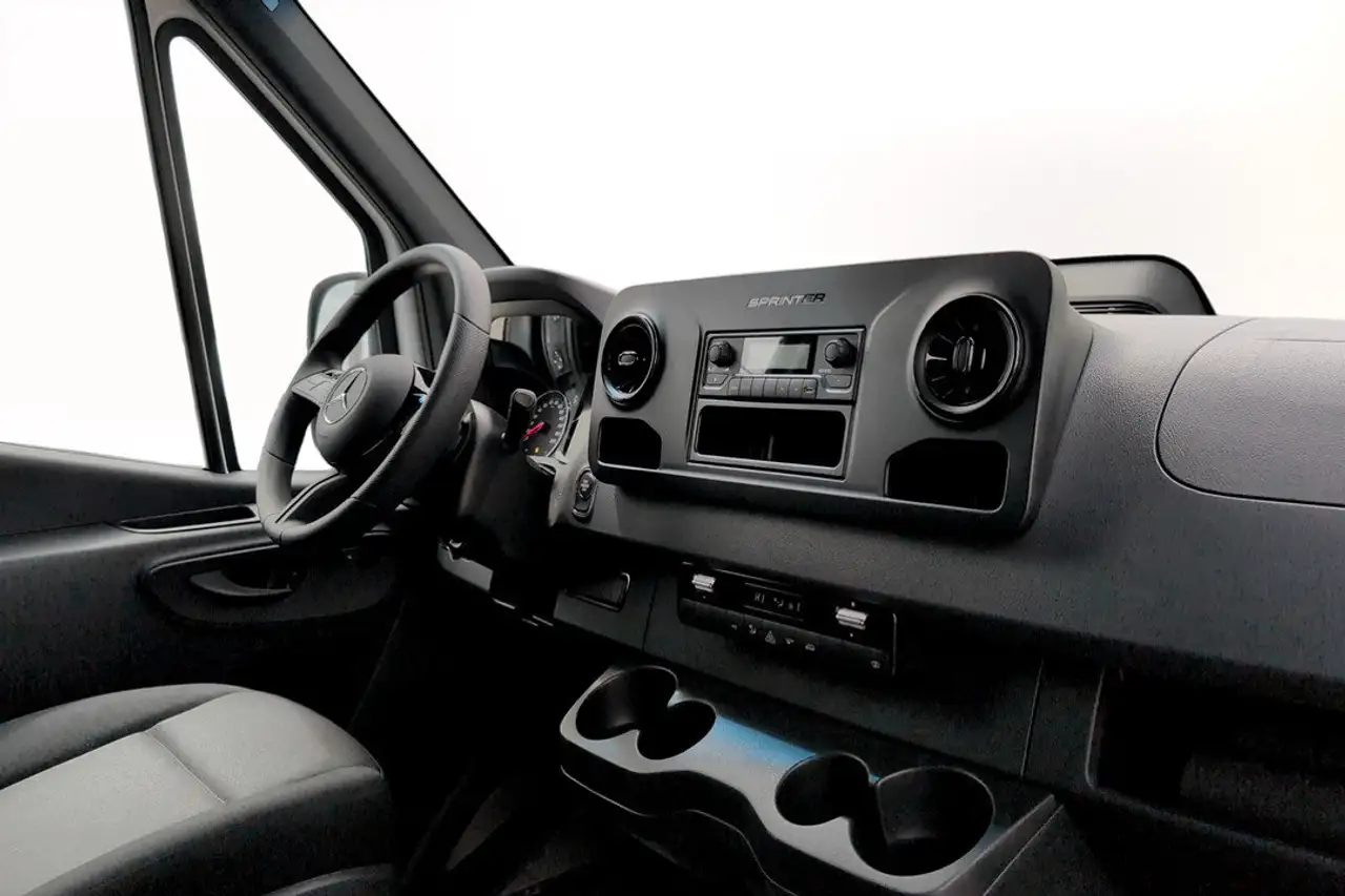 Mercedes-Benz Sprinter 2500 - Image 7