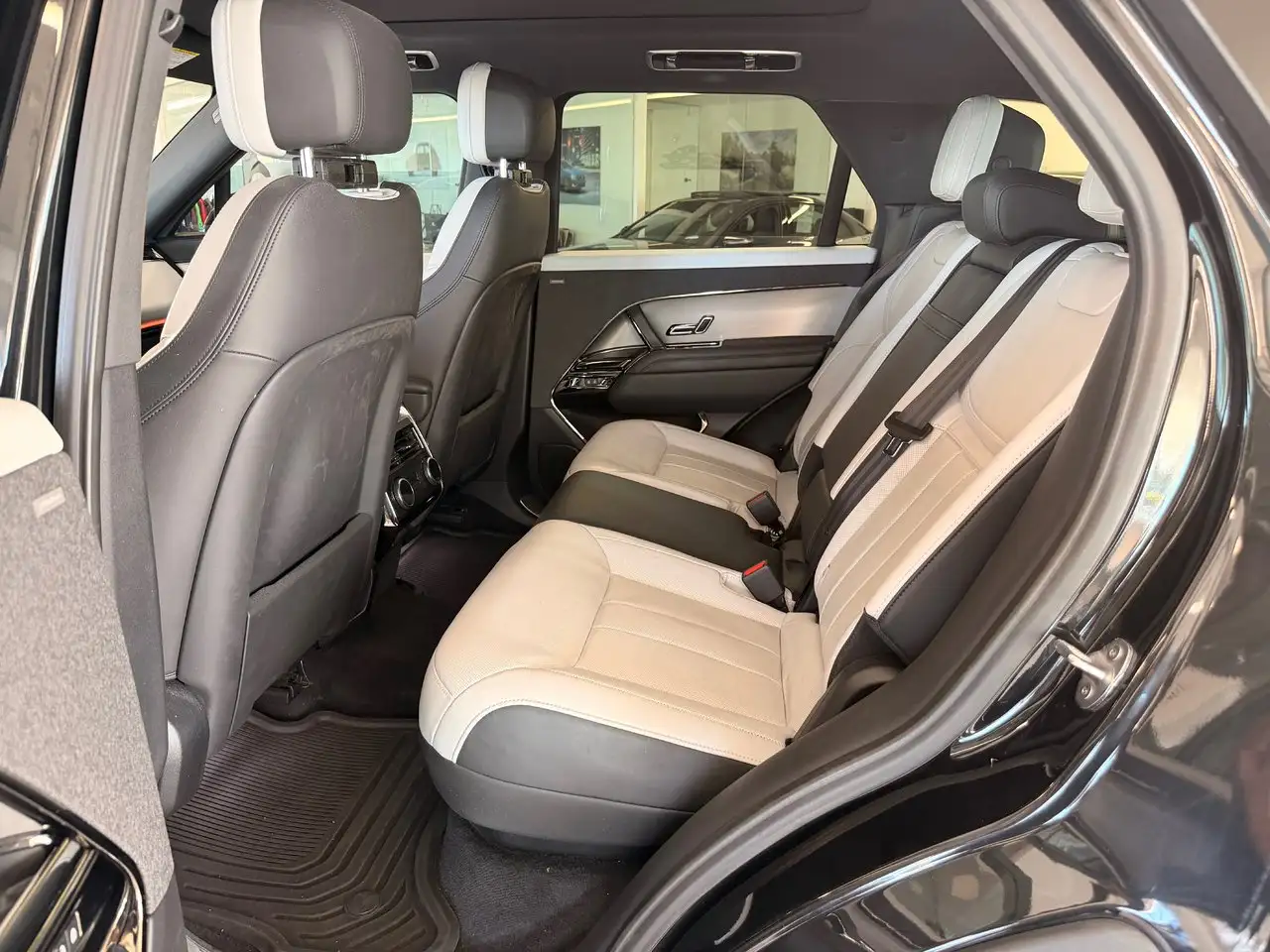 Land Rover Range Rover Sport - Image 9