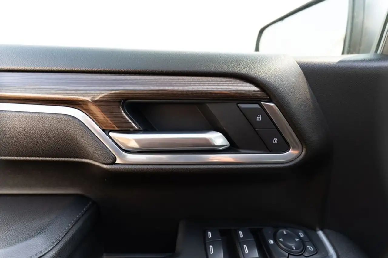 Chevrolet Silverado 1500 - Image 15